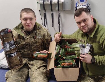 Допомога військовим медикам